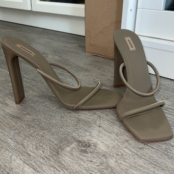 Yeezy Season 8 Sandals, 40 - Picture 3 of 9